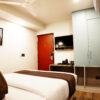 Deluxe Room with Balcony - Image 4